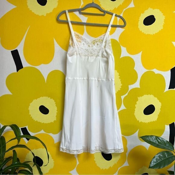 Vintage 1950s MCM Barbizon Dainty Lace Trim Full Slip Dress - Picture 4 of 4